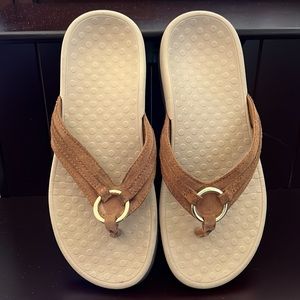 Vionic Suede Ring Flip Flop Sandal